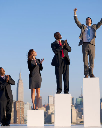 group-diverse-business-people-with-growth-graph